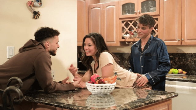 Động cơ thầm kín của đứa em gái cưng - zayjoacr.co.uk