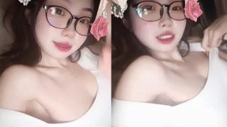 Em gái dễ thương lại còn thích chịch nhau